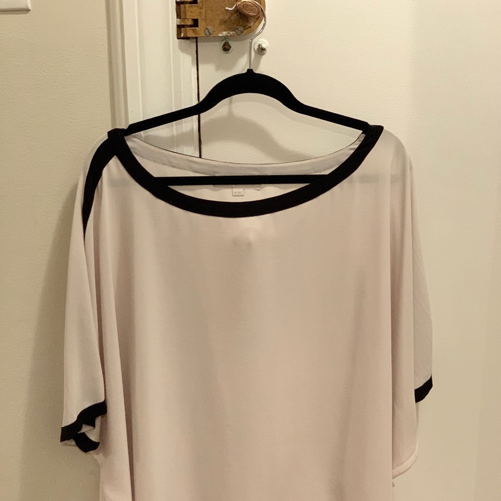 Black and cream short sleeve tunic